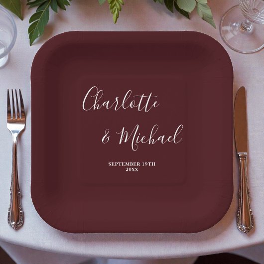 Elegant Deep Burgundy Script Minimalist Wedding ペーパープレート