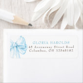 Elegant Dusty Blue Bow Bridal Shower ラベル (インサイチュ)