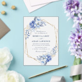 Elegant Dusty Blue Floral Gold Geometric Wedding アクリル招待状 (インサイチュ (ウェディング))