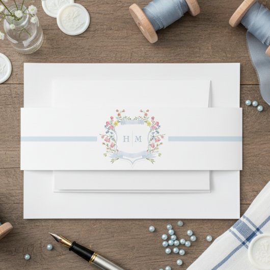 Elegant Dusty Blue Pastel Wildflower Crest Wedding 招待状ベリーバンド
