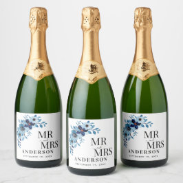 Elegant Dusty Blue Watercolor Flower Bouquet スパークリングワインラベル