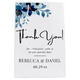 Elegant Dusty Blue Watercolor Flower Bouquet ミディアムペーパーバッグ