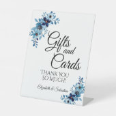 Elegant Dusty Blue Watercolor Flower Bouquet 台座サイン (正面)