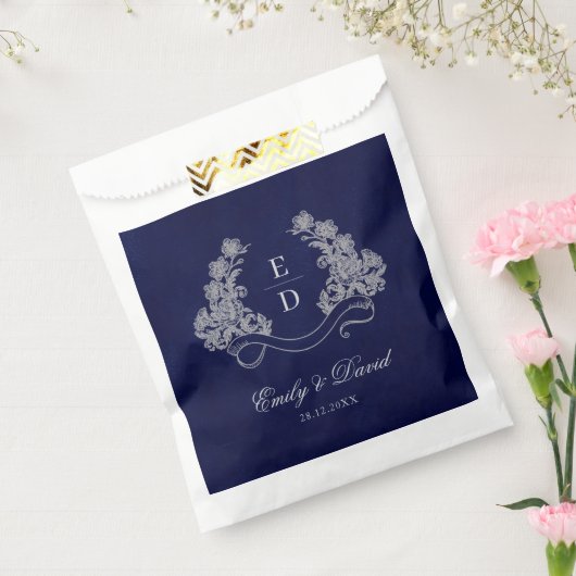 Elegant Floral Crest Navy Monogram Wedding フェイバーバッグ (封をした状態)