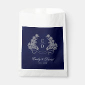 Elegant Floral Crest Navy Monogram Wedding フェイバーバッグ (正面)