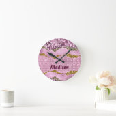 Elegant floral glittery Purple pink gold monogram ラウンド壁時計 (ホーム)