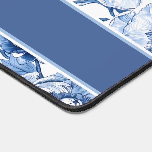 Elegant Floral Pattern Blue and White Chinoiserie デスクマット (コーナー)