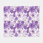 Elegant floral pattern in purple tones フリースブランケット (正面(横))