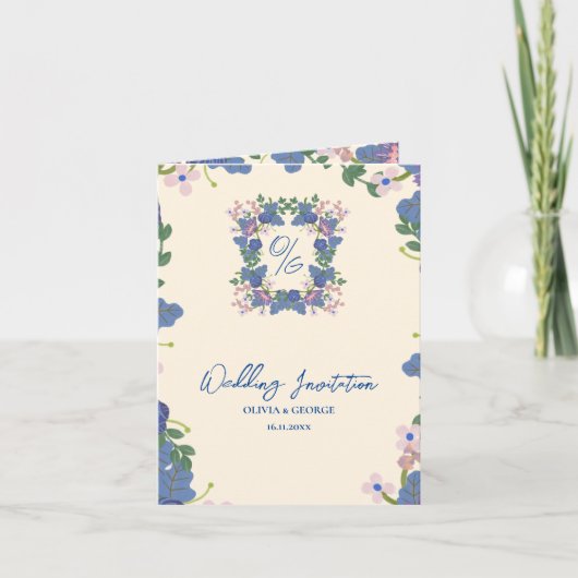 Elegant Folded Blue Purple Floral Monogram Wedding 招待状 (正面)