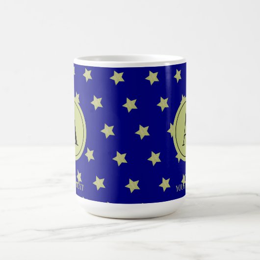 Elegant Gold & Black Star Pattern Monogram コーヒーマグカップ (中央)