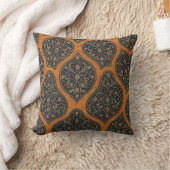 Elegant Gold & Black Throw Pillow – Traditional Or クッション (ブランケット)
