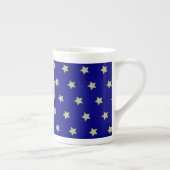 Elegant Gold & Blue Star Pattern Monogram ボーンチャイナマグカップ (右)