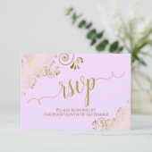 Elegant Gold Calligraphy on Lilac Purple Wedding 出欠カード (スタンド正面)