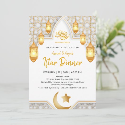 Elegant Gold Lantern & White Geometric Arch Iftar  招待状 (スタンド正面)