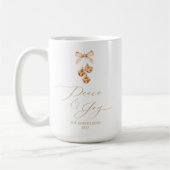 Elegant Gold Script “Peace & Joy” Christmas コーヒーマグカップ (左)
