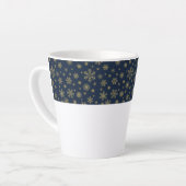 Elegant Gold Snowflake Winter Pattern カフェラテマグ (左アングル)