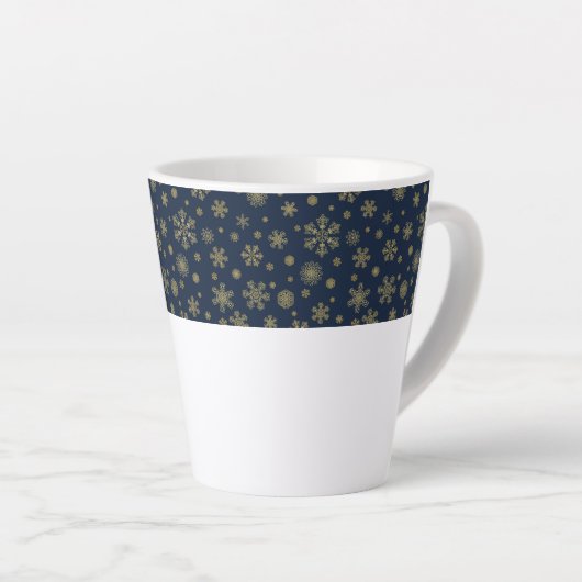 Elegant Gold Snowflake Winter Pattern カフェラテマグ (右アングル)