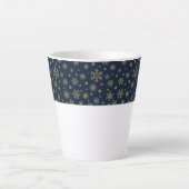 Elegant Gold Snowflake Winter Pattern カフェラテマグ (正面)
