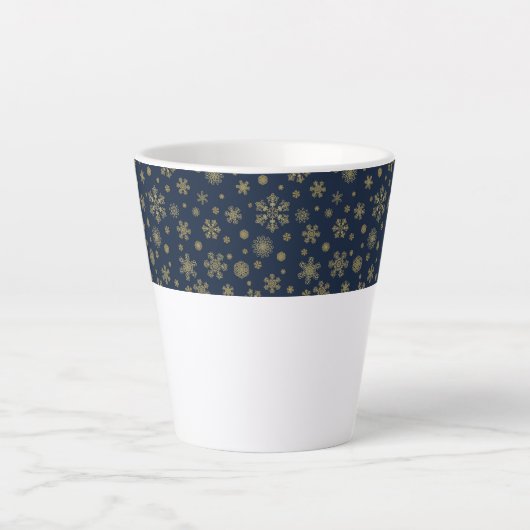 Elegant Gold Snowflake Winter Pattern カフェラテマグ (正面)