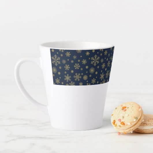 Elegant Gold Snowflake Winter Pattern カフェラテマグ (インサイチュ)