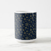 Elegant Gold Snowflake Winter Pattern コーヒーマグカップ (中央)