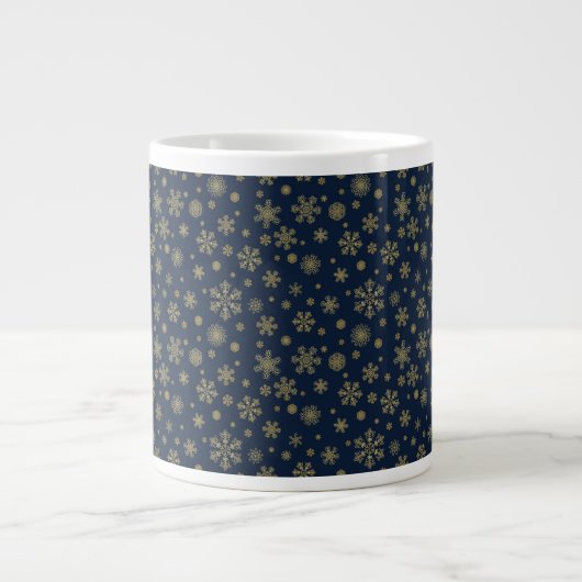 Elegant Gold Snowflake Winter Pattern ジャンボコーヒーマグカップ (正面)