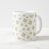 Elegant Gold Snowflake Winter Pattern ジャンボコーヒーマグカップ (正面右)