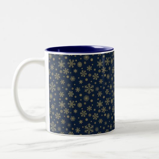 Elegant Gold Snowflake Winter Pattern ツートーンマグカップ (左)