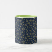 Elegant Gold Snowflake Winter Pattern マグカップ (中央)