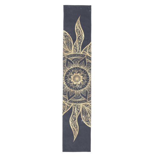 Elegant Gold Sun Mandala Blue Nebula Design ミディアムテーブルランナー (正面)