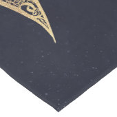 Elegant Gold Sun Mandala Blue Nebula Design ミディアムテーブルランナー (コーナー)