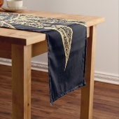 Elegant Gold Sun Mandala Blue Nebula Design ミディアムテーブルランナー (インサイチュ)