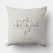 Elegant Gray Botanical Monogram Wedding クッション (正面)