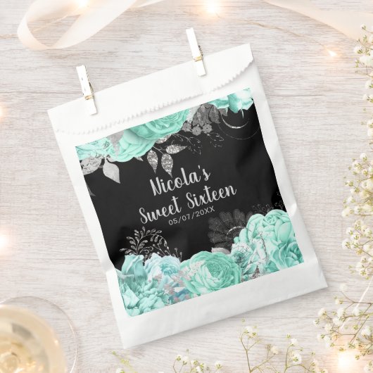 Elegant Green and Silver Flowers Sweet Sixteen フェイバーバッグ (クリップ留めされた状態)