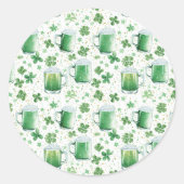 Elegant Green Beer Mugs and Shamrocks White ラウンドシール (正面)