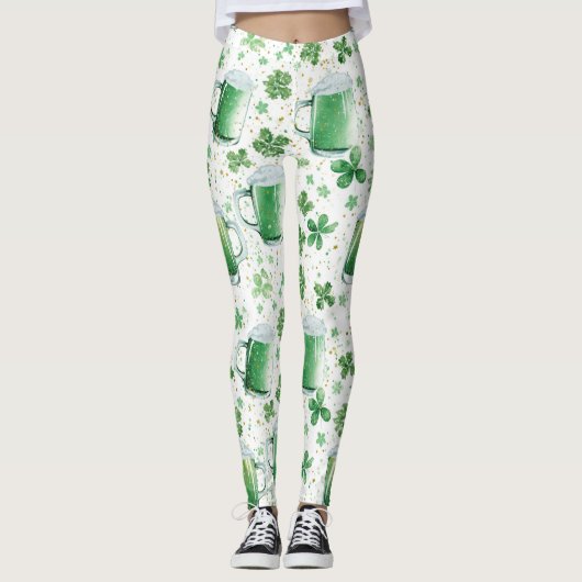 Elegant Green Beer Mugs and Shamrocks White レギンス (正面)