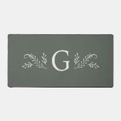 Elegant Green Botanical Monogram デスクマット (正面)