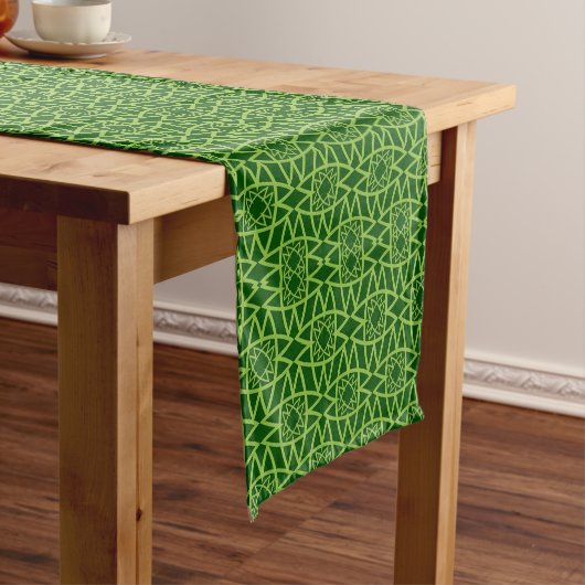 Elegant Green Geometric Patterns ショートテーブルランナー (インサイチュ)