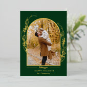 Elegant Hand Drawn Gold Holly Arch Photo 箔シーズンカード (立ち正面)
