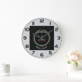 Elegant Happy Diwali Diya Flame Star Wreath ラージ壁時計 (ホーム)