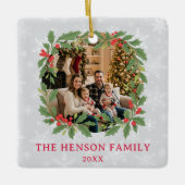 Elegant Holly Wreath Merry Christmas Photo セラミックオーナメント (正面)