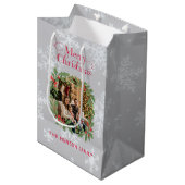 Elegant Holly Wreath Merry Christmas Photo ミディアムペーパーバッグ (正面アングル)