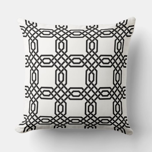 Elegant Interlocking Chain Medallion Throw Pillow  クッション (正面)