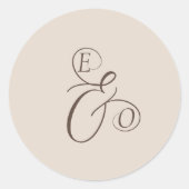 Elegant Ivory Monogram Muted brown Wedding ラウンドシール (正面)