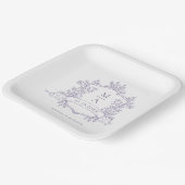 Elegant Lavender Floral Crest Monogram Wedding ペーパープレート (傾斜あり)