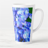 Elegant light purple blue magenta floral hydrangea カフェラテマグ (右)