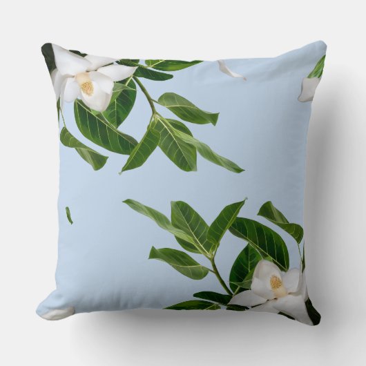 Elegant Magnolia Blossom Throw Pillow クッション (正面)