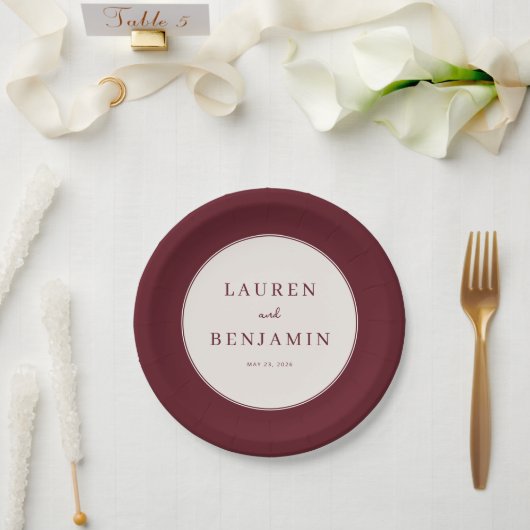 Elegant Maroon Minimalist Wedding ペーパープレート (ウェディング)