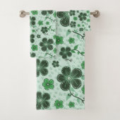 Elegant, Modern Flower Pattern on Green バスタオルセット (インサイチュ)