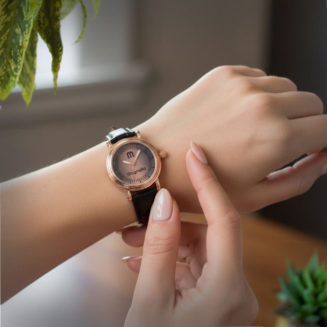 Elegant Modern Gold Black Monogram Initial  腕時計 (Elegant Modern Gold Black Monogram Initial Watch personalize to wear every day or give as a gift. )